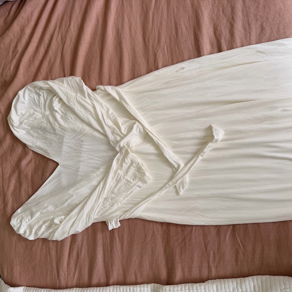 Charcoal Clothing Harlow Backless Dress White NWT size Small - Picture 3 of 5